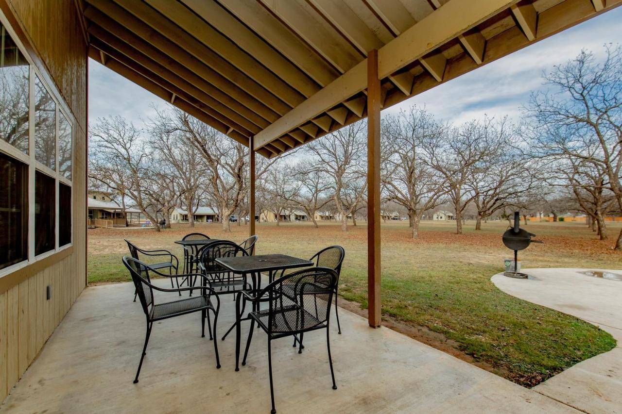 Seven Bluff Cabins Concan Exterior foto